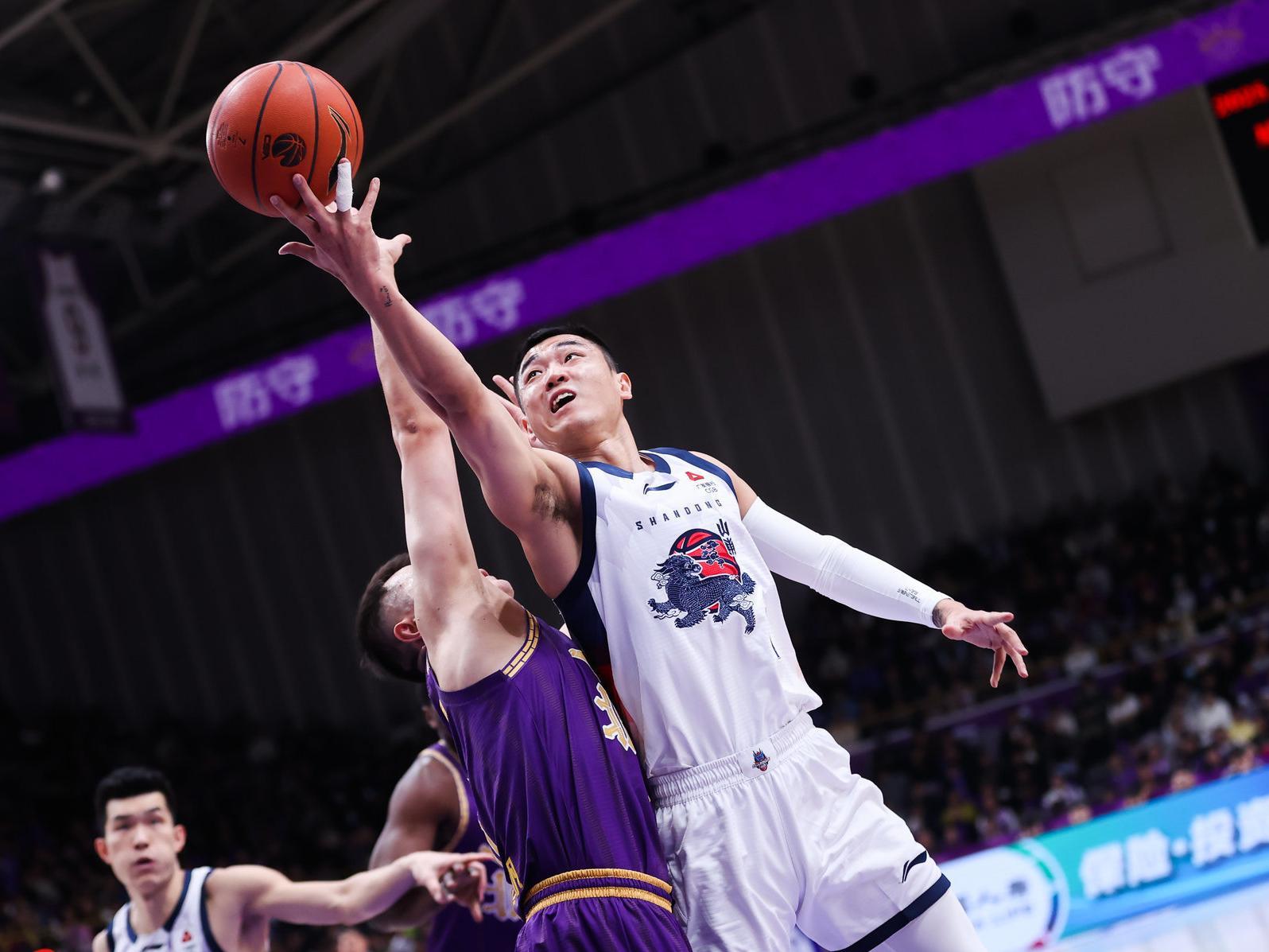 博鱼体育官方网站-山东男篮客战江苏，冲击9连胜难度不大，高诗岩将挑起防守重担